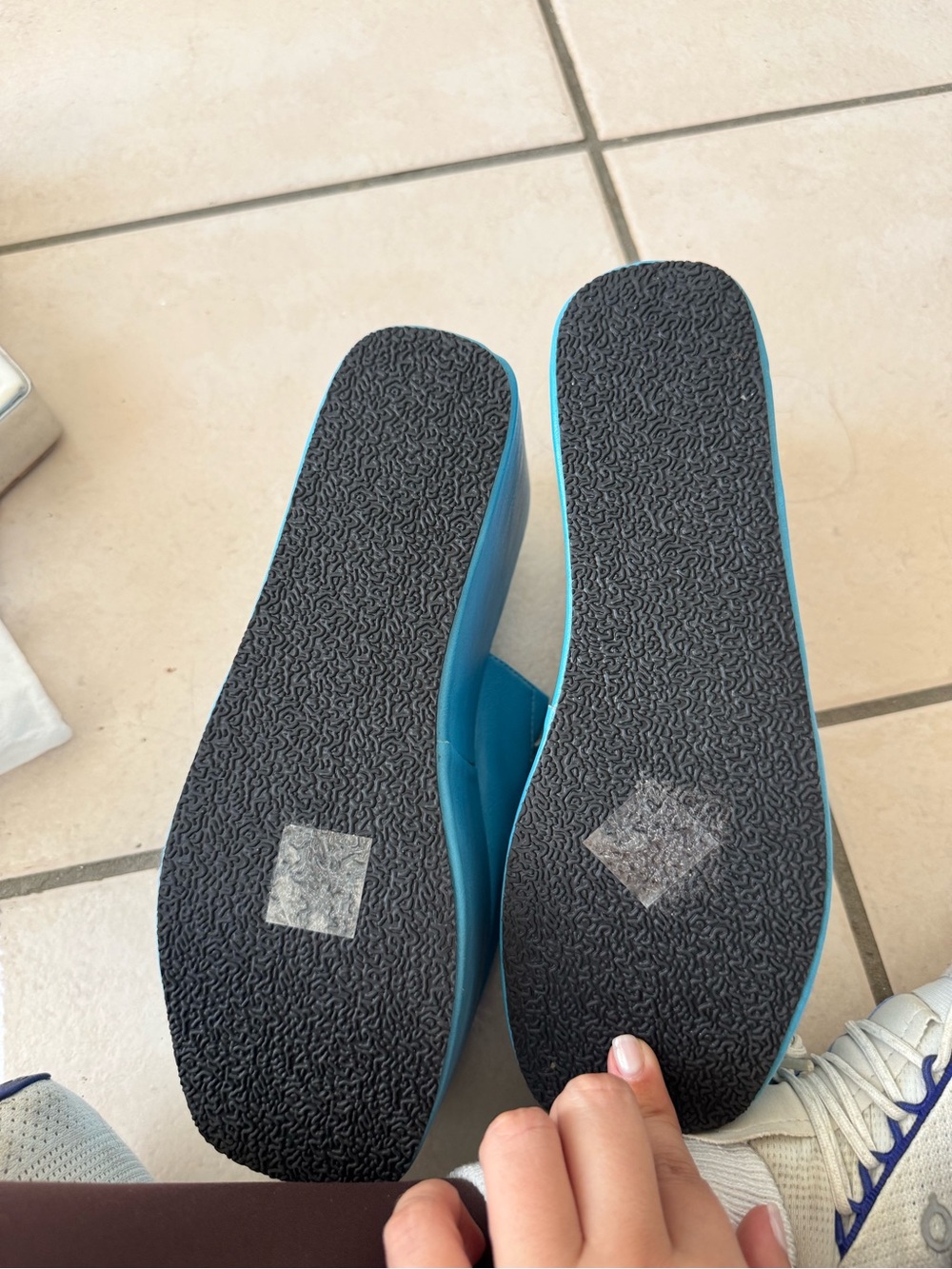 PrettyLittleThing Turquoise Platform Slide Sandals - Picture 5 of 5
